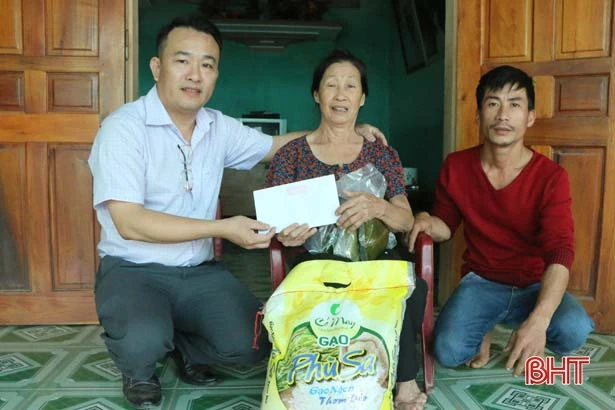 Thêm nhiều phần quà ý nghĩa hướng về người dân vùng lũ Hà Tĩnh