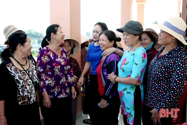 Nhiều tình cảm hỗ trợ đến với người dân vùng lũ