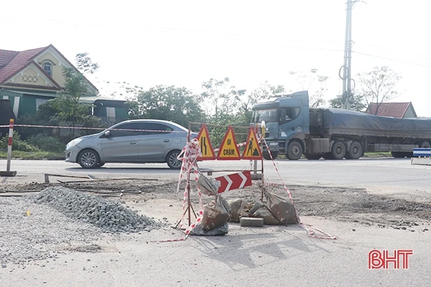 Quốc lộ 1A từ TX Hồng Lĩnh đến Thạch Hà chi chít ổ gà