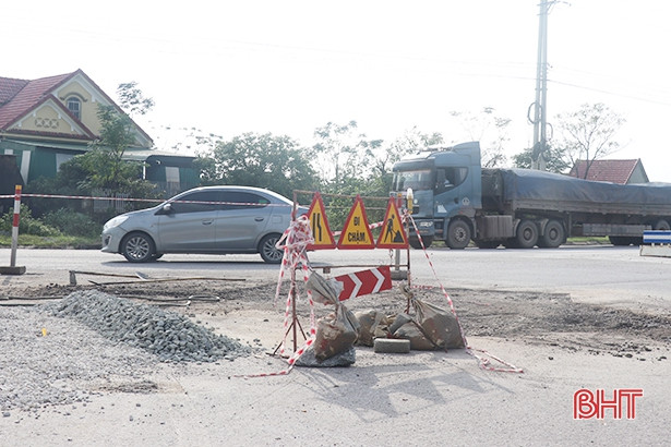 Quốc lộ 1A từ TX Hồng Lĩnh đến Thạch Hà chi chít ổ gà