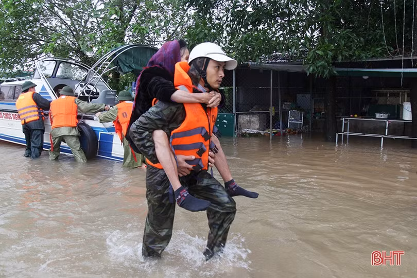 Xả tràn hồ Kẻ Gỗ là hoàn toàn chủ động, đúng thực tế, góp phần giảm 200 triệu m<sup>3</sup> nước vùng hạ du
