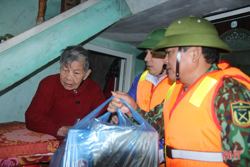 Hơn 300 triệu đồng đến với người dân vùng lũ Hương Khê