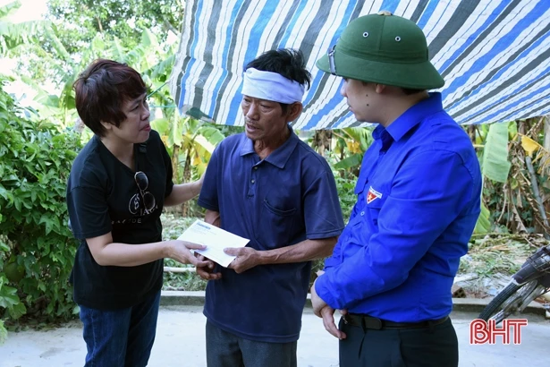 Thêm nhiều phần quà ý nghĩa hướng về người dân vùng lũ Hà Tĩnh