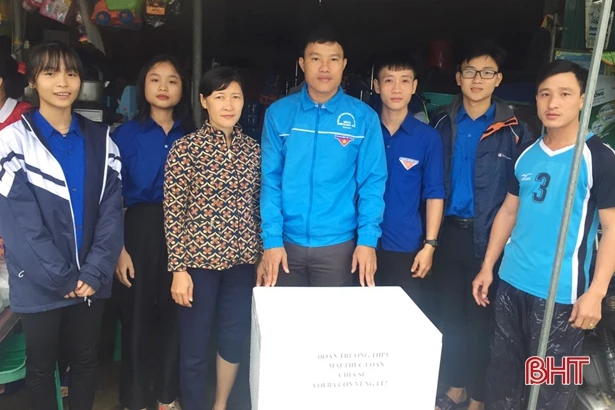 Thêm nhiều phần quà ý nghĩa hướng về người dân vùng lũ Hà Tĩnh