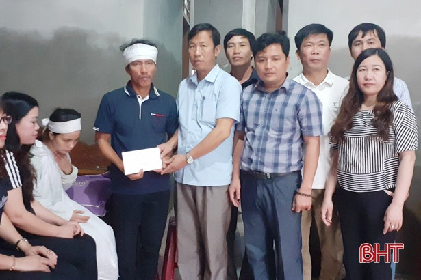 Ngành GD&ĐT Nghi Xuân ủng hộ đồng bào vùng lũ Hà Tĩnh và các tỉnh miền Trung hơn 800 triệu đồng