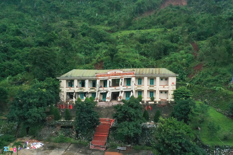 Quốc lộ 12A bị nứt gãy như động đất