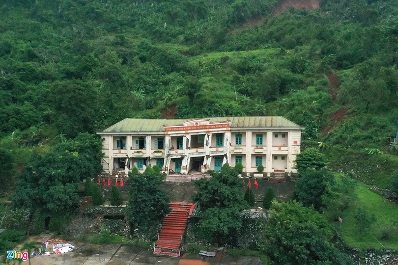 Quốc lộ 12A bị nứt gãy như động đất