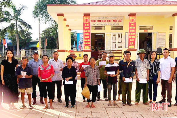 Thêm nhiều phần quà ý nghĩa hướng về người dân vùng lũ Hà Tĩnh