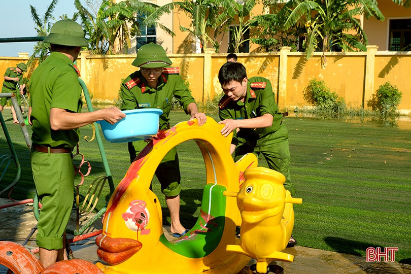 Bí thư Tỉnh ủy kiểm tra công tác khắc phục hậu quả mưa lũ tại TP Hà Tĩnh