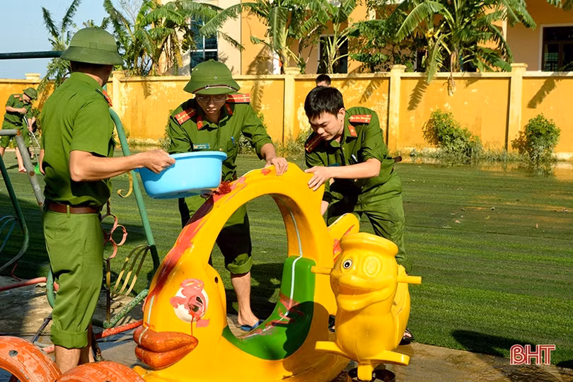 Bí thư Tỉnh ủy kiểm tra công tác khắc phục hậu quả mưa lũ tại TP Hà Tĩnh