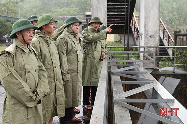 Chủ tịch UBND tỉnh Hà Tĩnh ra lệnh sơ tán 14.983 hộ dân 3 địa phương ảnh hưởng xả lũ Kẻ Gỗ