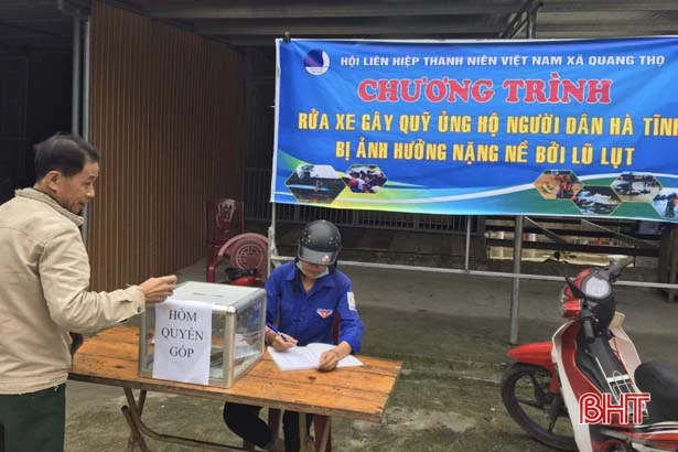 Tuổi trẻ Vũ Quang “Rửa xe gây quỹ” ủng hộ người dân vùng lũ Cẩm Xuyên