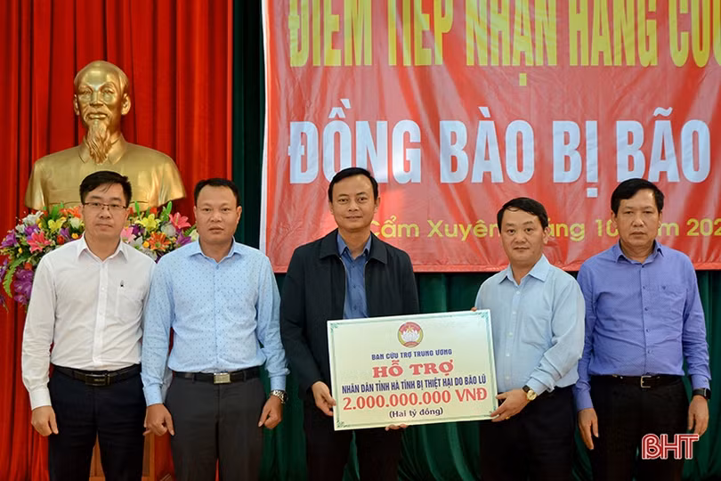 Ủy ban Trung ương MTTQ Việt Nam hỗ trợ 2,4 tỷ đồng cho tỉnh Hà Tĩnh