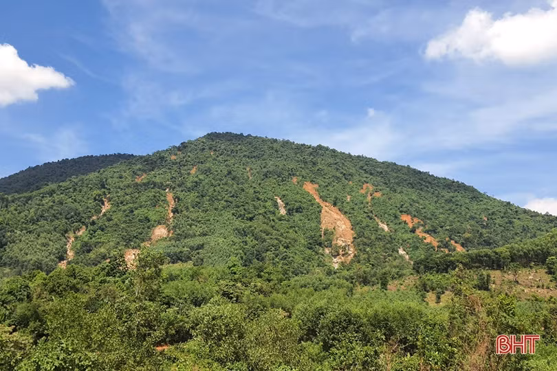 Người dân vùng thượng Kỳ Anh kể chuyện lở núi trong đêm, nhiều khối đá lớn rơi ầm ầm