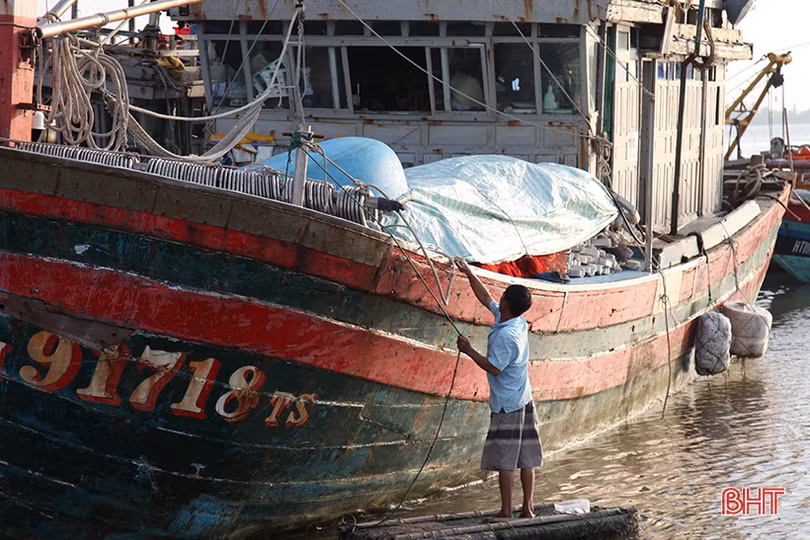 Gần 4.000 tàu thuyền Hà Tĩnh vào bờ an toàn trước bão số 8