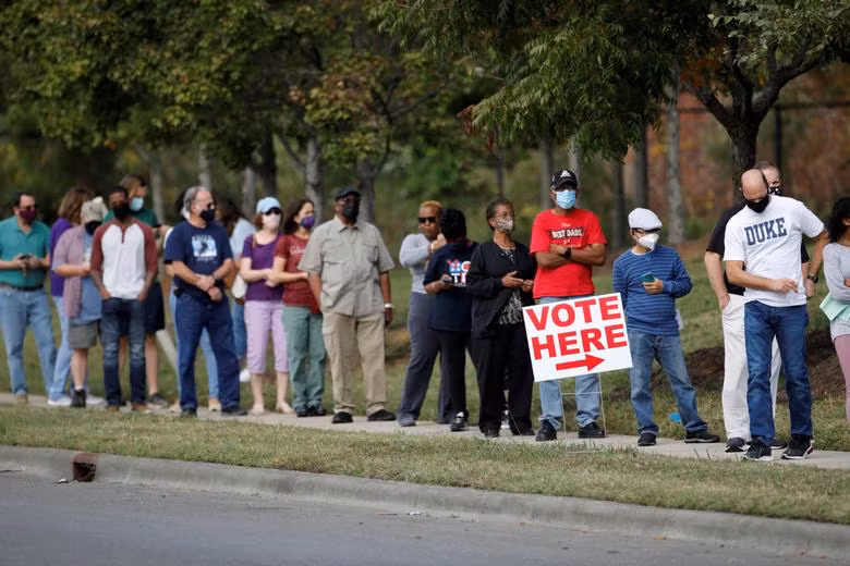 Không khí cử tri Mỹ đi bỏ phiếu sớm bầu Tổng thống