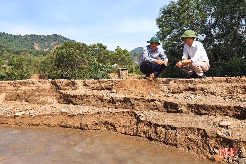 Người dân vùng thượng Kỳ Anh kể chuyện lở núi trong đêm, nhiều khối đá lớn rơi ầm ầm