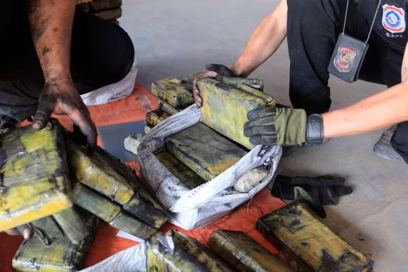 2,3 tấn cocaine vùi trong container than ở Paraguay