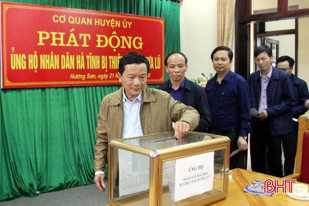 Hương Sơn quyên góp gần 40 triệu đồng ủng hộ người dân vũng lũ