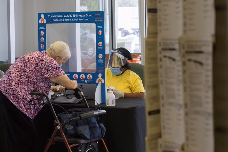 Không khí cử tri Mỹ đi bỏ phiếu sớm bầu Tổng thống