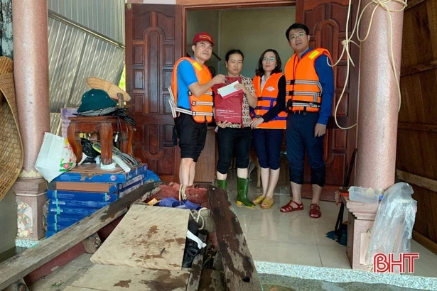 Nhiều tình cảm hỗ trợ đến với người dân vùng lũ