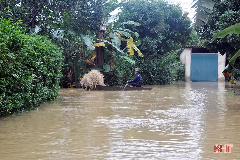 “Mục sở thị” cảnh sống chung với lũ của người dân miền núi Hà Tĩnh