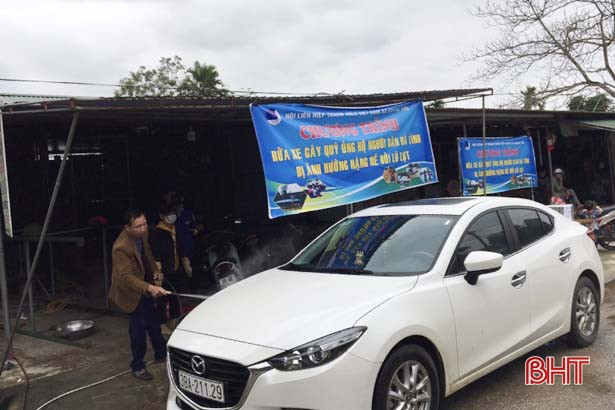 Tuổi trẻ Vũ Quang “Rửa xe gây quỹ” ủng hộ người dân vùng lũ Cẩm Xuyên