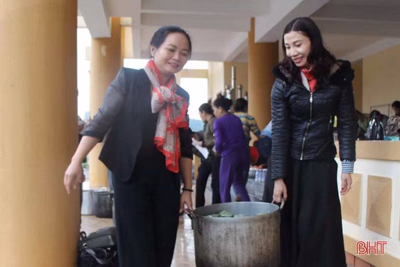 Các tổ chức, cá nhân tiếp tục ủng hộ bà con vùng lũ Hà Tĩnh