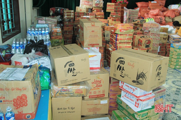 Ngành GD&ĐT Nghi Xuân ủng hộ đồng bào vùng lũ Hà Tĩnh và các tỉnh miền Trung hơn 800 triệu đồng