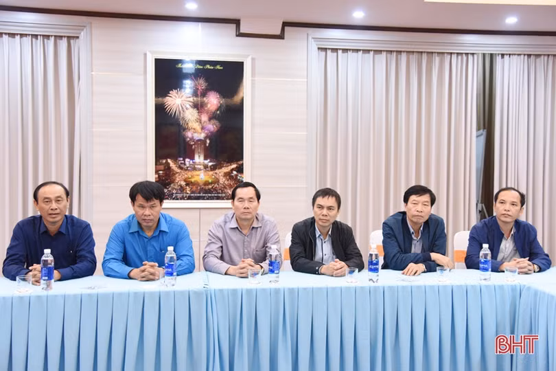 Bộ Giao thông vận tải ủng hộ đồng bào vùng lũ Hà Tĩnh 200 triệu đồng