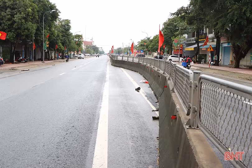 Nhiều đoạn Quốc lộ 1 hư hỏng nặng do mưa lũ