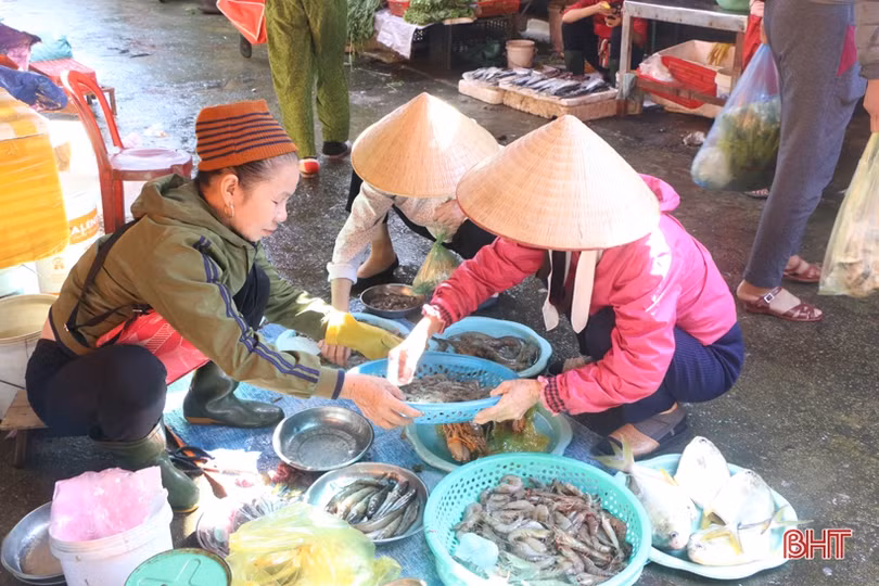 Giá cả thực phẩm tại chợ dân sinh ở TP Hà Tĩnh ổn định sau lũ