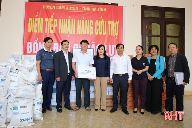 Ban Bảo vệ sức khỏe cán bộ Trung ương ủng hộ người dân Hà Tĩnh bị thiệt hại do lũ lụt