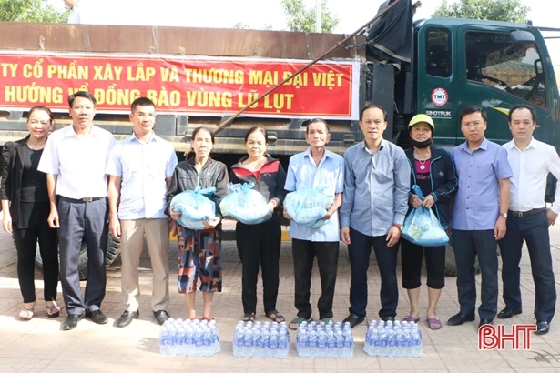 Thêm nhiều phần quà ý nghĩa hướng về người dân vùng lũ Hà Tĩnh