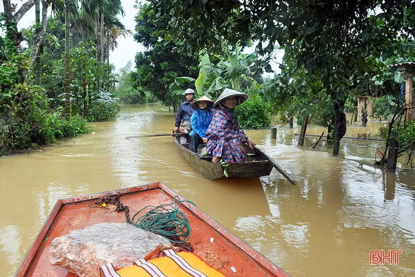 “Mục sở thị” cảnh sống chung với lũ của người dân miền núi Hà Tĩnh