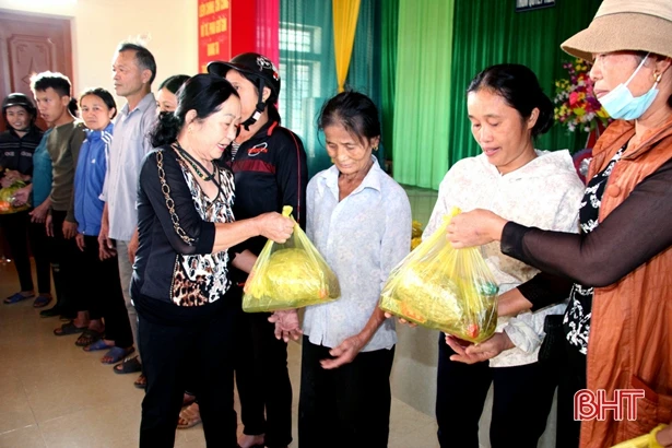 Nhiều tình cảm hỗ trợ đến với người dân vùng lũ