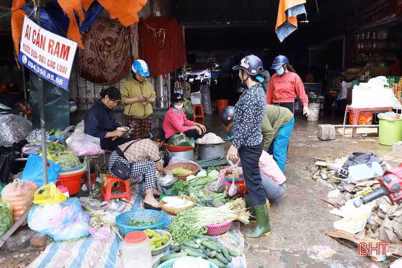 Giá cả thực phẩm tại chợ dân sinh ở TP Hà Tĩnh ổn định sau lũ