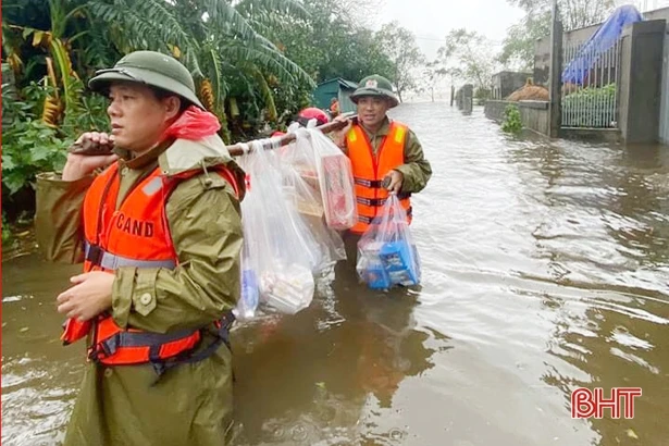 Nhiều tình cảm hỗ trợ đến với người dân vùng lũ