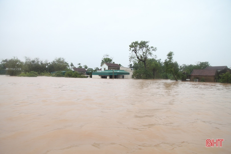 Tạm cấp 500 tỷ đồng hỗ trợ khẩn cấp cho Hà Tĩnh và 4 tỉnh miền Trung