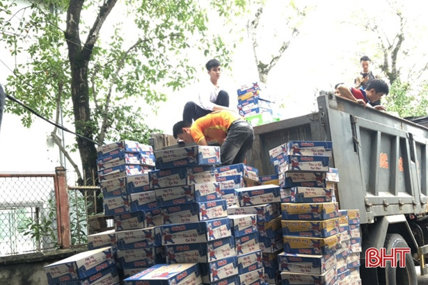 Hà Tĩnh gấp rút hỗ trợ nhu yếu phẩm thiết yếu cho Nhân dân vùng lũ