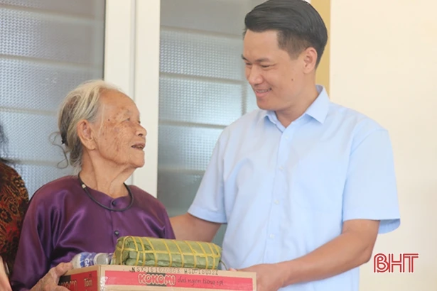 Thêm nhiều phần quà ý nghĩa hướng về người dân vùng lũ Hà Tĩnh