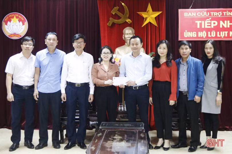 Tỉnh Hà Giang cùng nhiều tổ chức, đơn vị ủng hộ đồng bào vùng lũ Hà Tĩnh