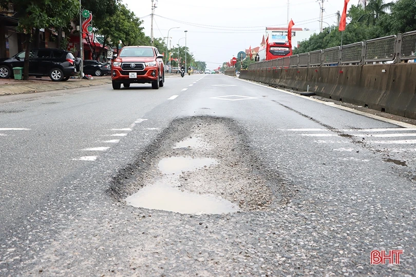 Nhiều đoạn Quốc lộ 1 hư hỏng nặng do mưa lũ