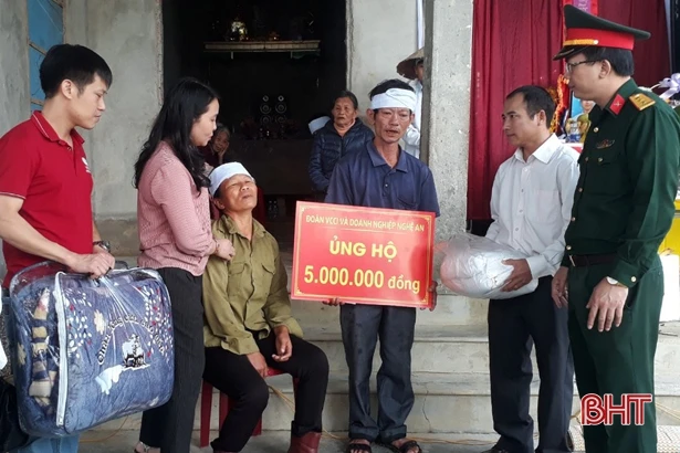 Thêm nhiều phần quà ý nghĩa hướng về người dân vùng lũ Hà Tĩnh