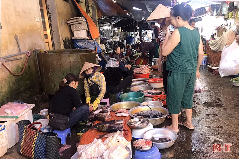 Giá cả thực phẩm tại chợ dân sinh ở TP Hà Tĩnh ổn định sau lũ