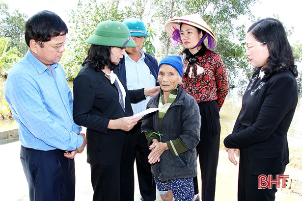 Nhiều tình cảm hỗ trợ đến với người dân vùng lũ