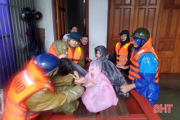 Hà Tĩnh công điện ứng phó với bão số 8 và tình hình mưa lũ