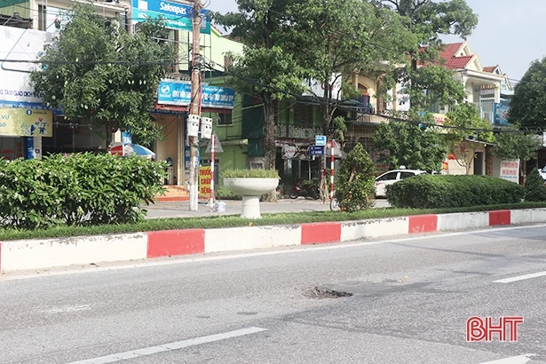 Quốc lộ 1A từ TX Hồng Lĩnh đến Thạch Hà chi chít ổ gà