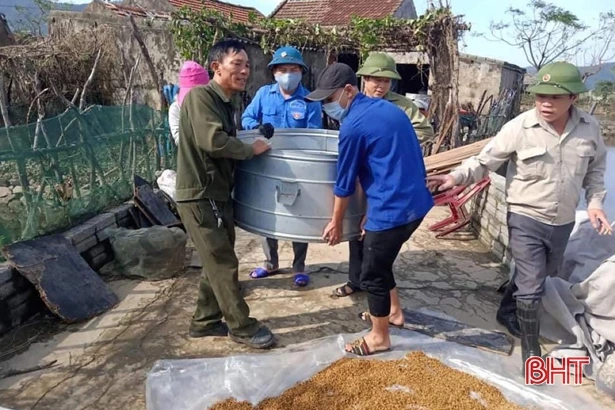 Nhiều tình cảm hỗ trợ đến với người dân vùng lũ