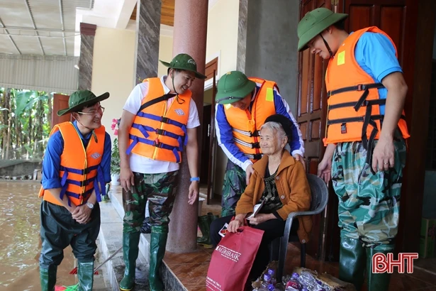 Nhiều tình cảm hỗ trợ đến với người dân vùng lũ